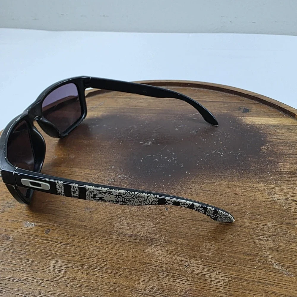 Oakley Holbrook Sunglasses Mens 55-18-137 Black Gray Tinted Patriotic OO9102-96